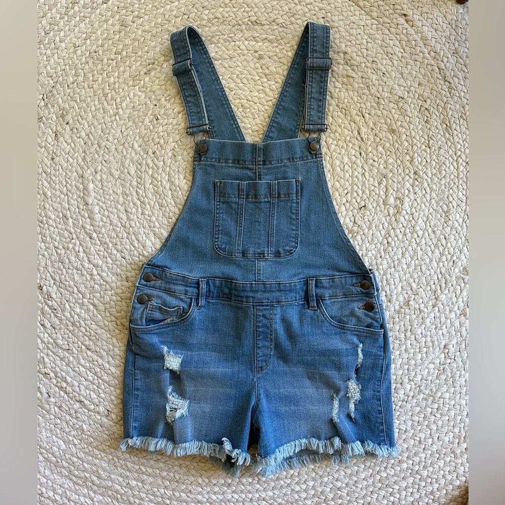 Cut off shorts, bibbed overalls. Venus, size 6. Medium color denim